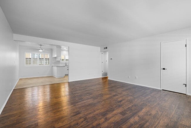 Living room - 24425 Ward St