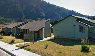 Building Photo - 302 1st St