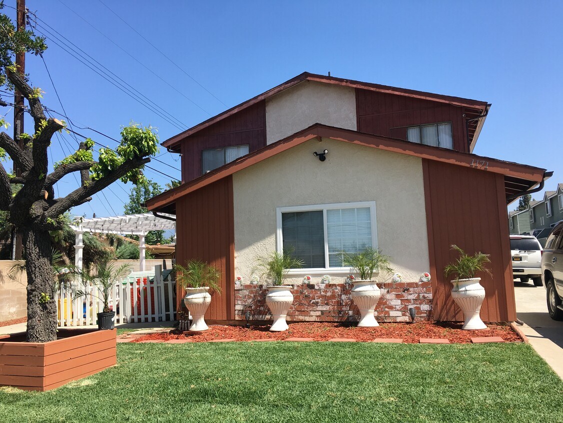 Vista de frente - 1171 W Badillo St