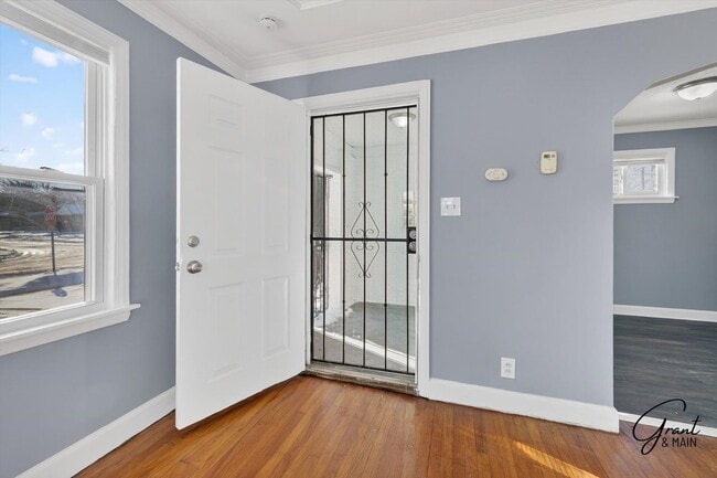 Building Photo - $1200 2 bedroom