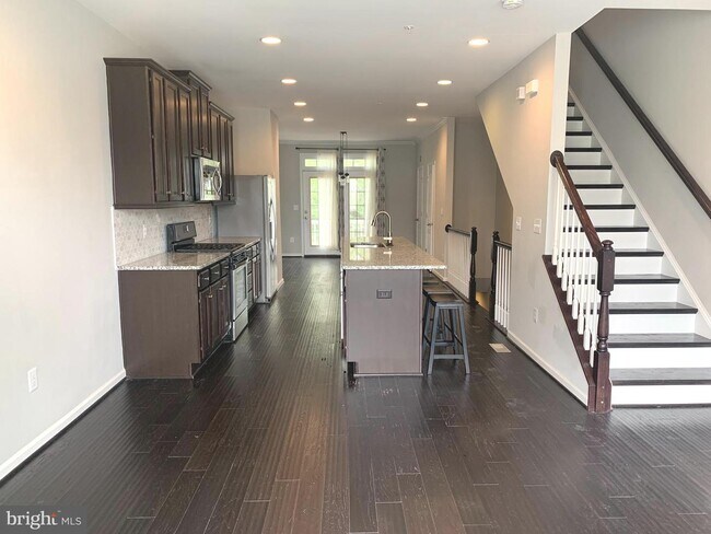 Building Photo - 8112 Hollow Ct