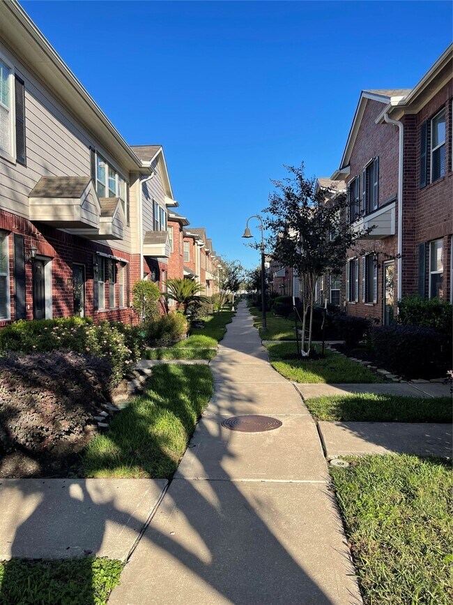 Foto del edificio - 1901 Kemah Village Dr