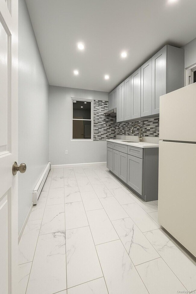 Foto del edificio - 557 Van Nest Ave