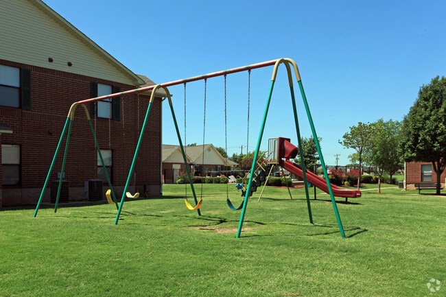 Building Photo - Yukon On 15th