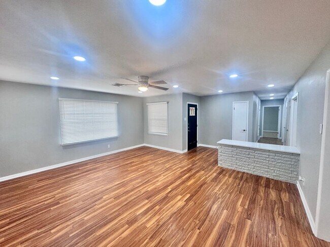 Foto del edificio - Newly Renovated Woodway Home