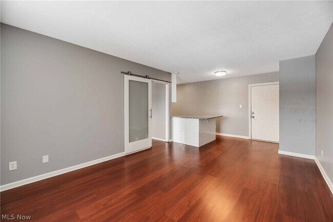 Foto del edificio - 25735 Lorain Rd