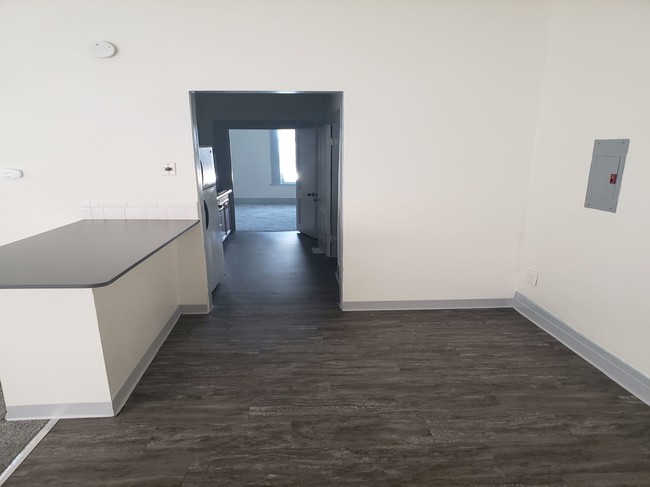Foto del edificio - 1320 N Main St