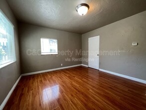 Building Photo - 116 Maple St