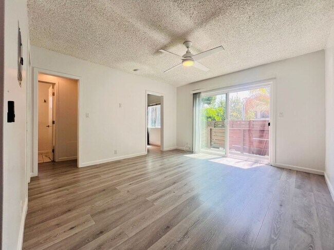 Foto del edificio - 5525 Harold Way
