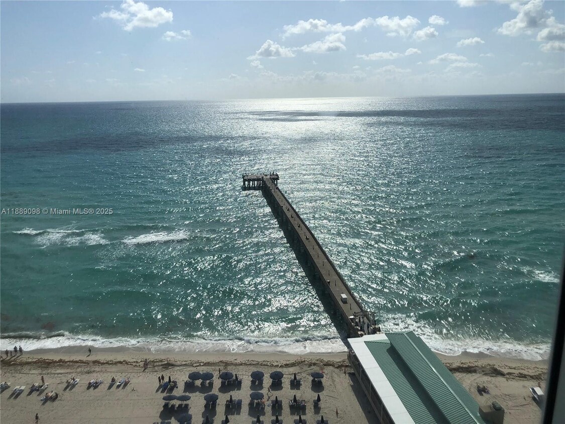 Primary Photo - 16699 Collins Ave