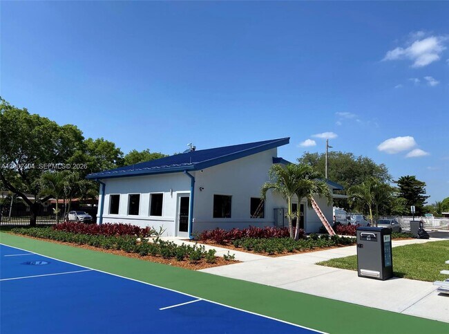 Foto del edificio - 581 NW 185th St