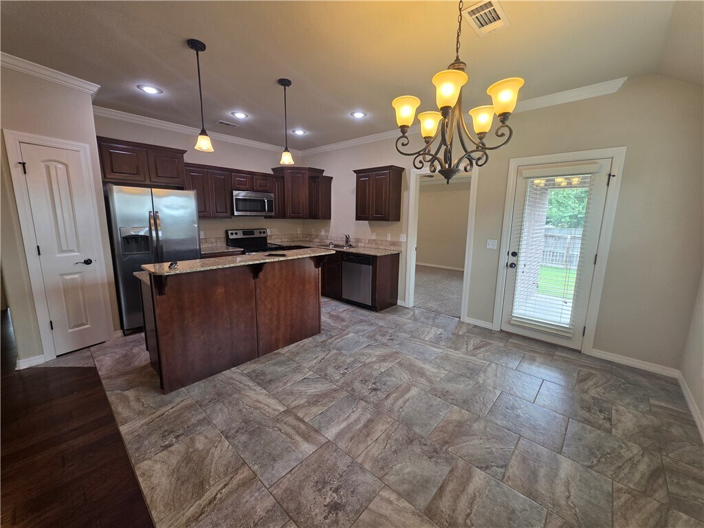 Building Photo - 3072 N Autumn Rose Ave