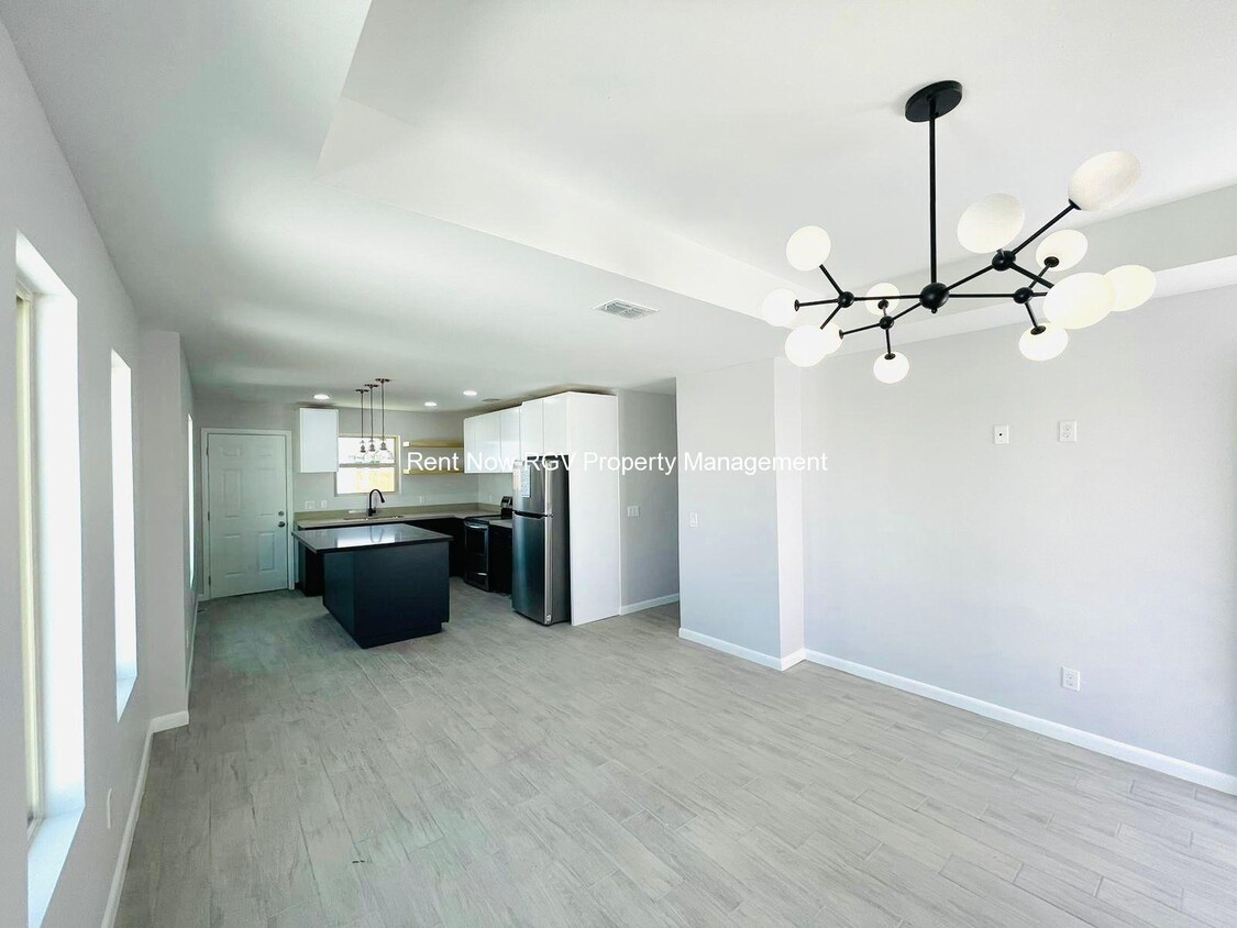 Primary Photo - 3802 Las Vistas Ln