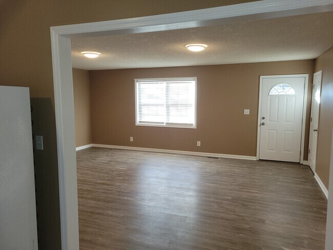 Foto del edificio - 64 Howard Carr Rd