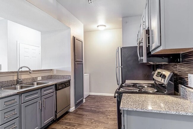 Pet-Friendly 2-Bed with Amenities! - Pet-Friendly 2-Bed with Amenities! Apartment