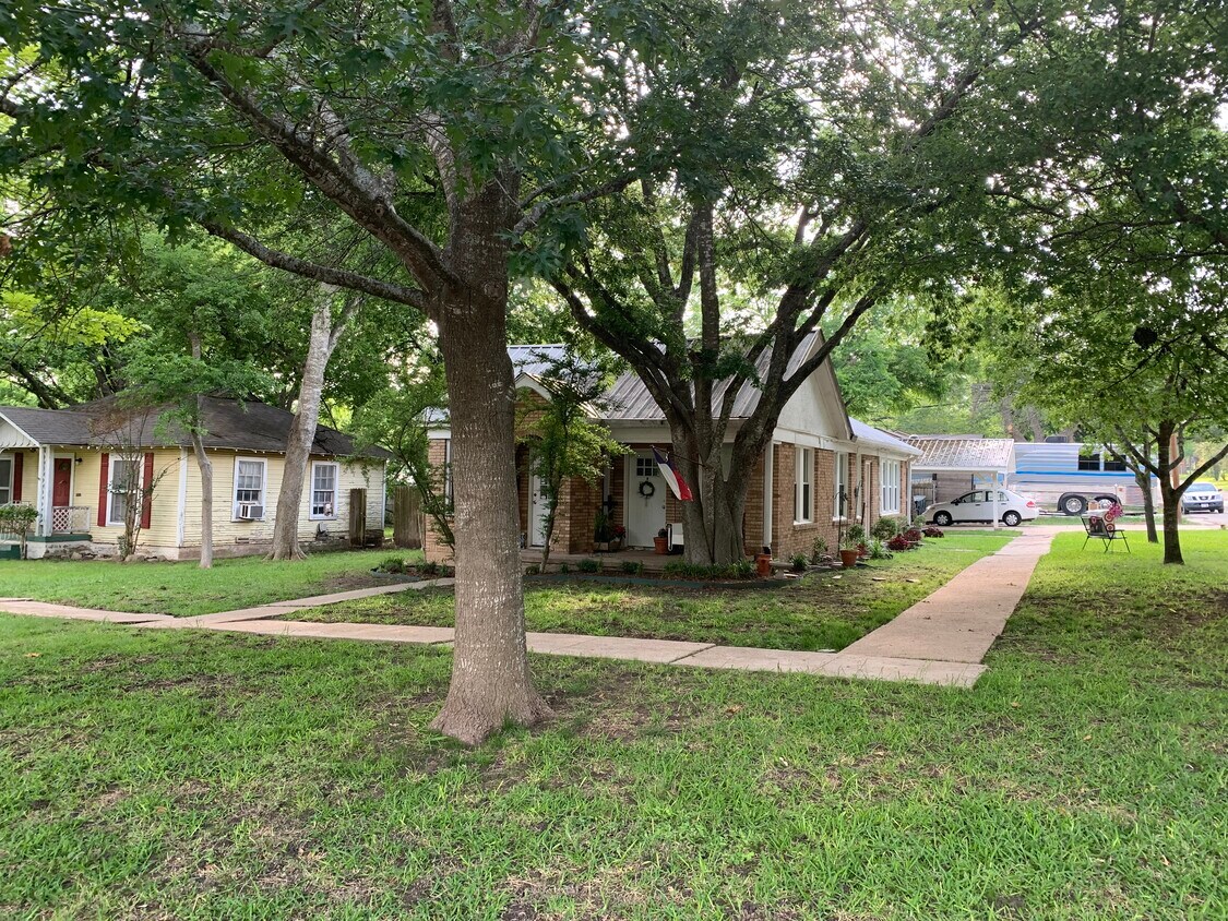 Front - 1218 N 5th St