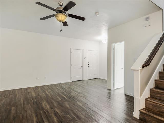 Building Photo - 4916 Villas Dr
