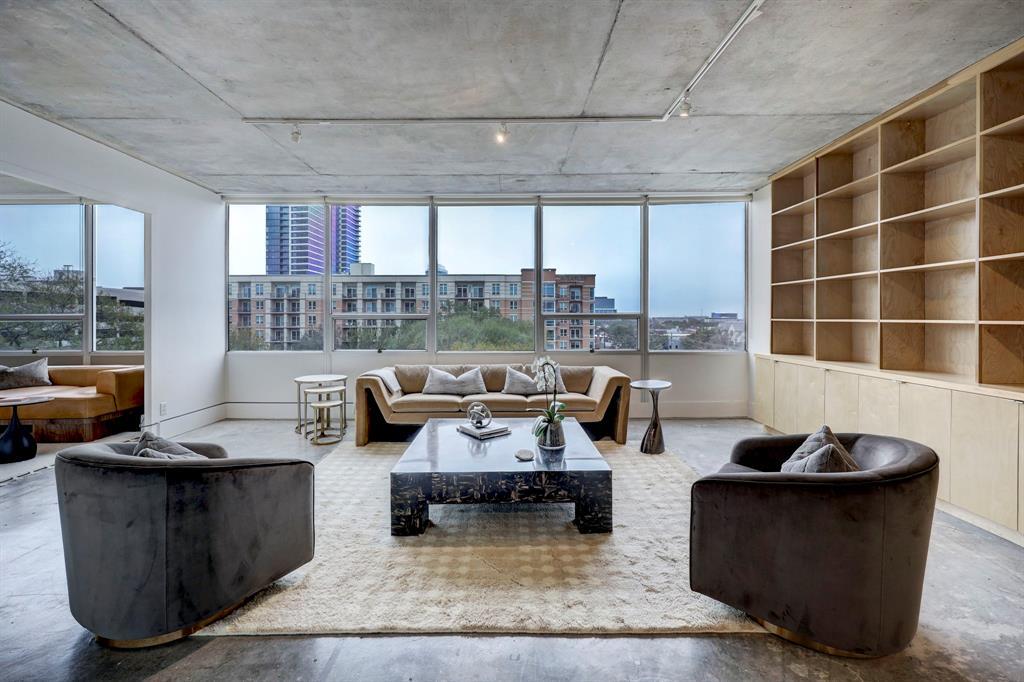 Foto principal - 2701 Westheimer Rd
