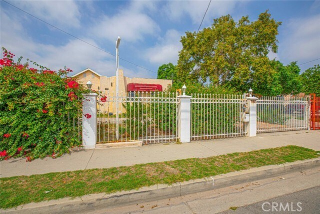Foto del edificio - 11921 Saticoy St