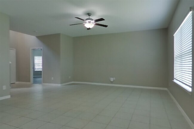 Building Photo - 421 Palomino Stand Dr