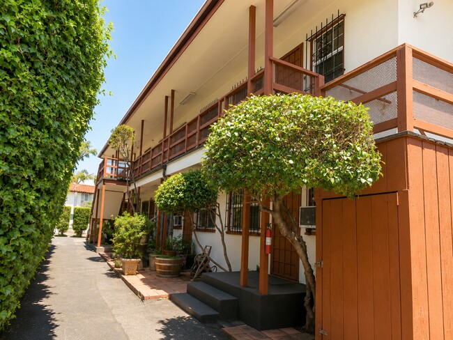 Building Photo - 11618 Riverside Dr