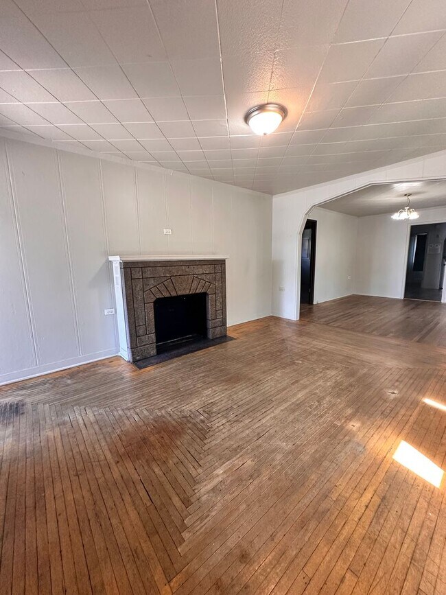 Building Photo - 1308 N Cook St