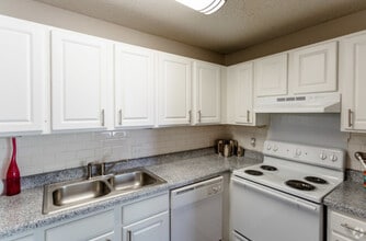 Building Photo - Pointe West I & II
