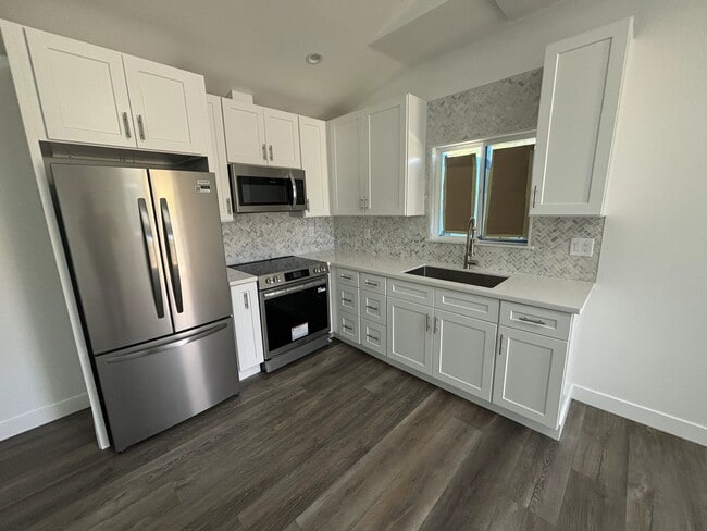 Foto del edificio - 10837 Fellows Ave