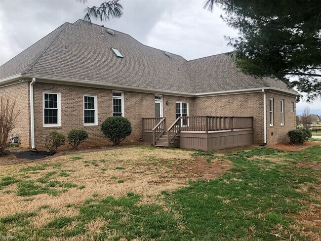 Foto del edificio - 4 br, 3 bath House - 118 Paulette St