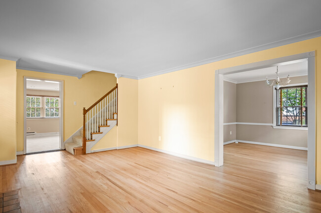 Building Photo - 154 S Pershing Dr