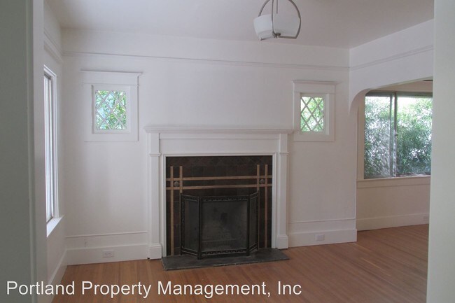 Building Photo - 1923 SE 38th Ave