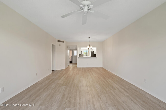 Building Photo - 6165 S Mirror Lake Dr