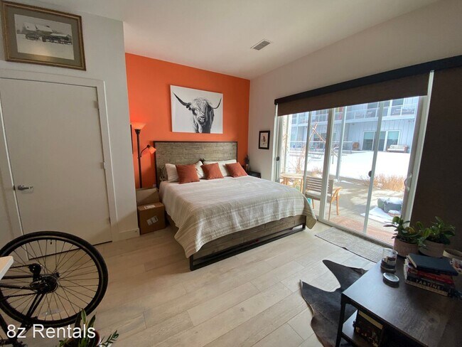 Building Photo - Studio, 1 bath House - 2530 Lawrence St  #104