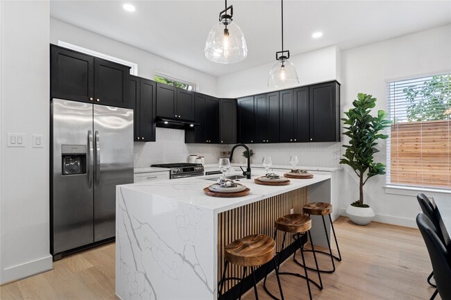 Building Photo - 4108 Cortlandt St