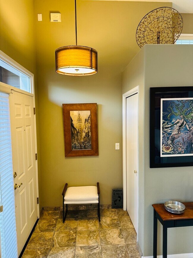 Foto del edificio - Charming Condo In the Center of Vancouver