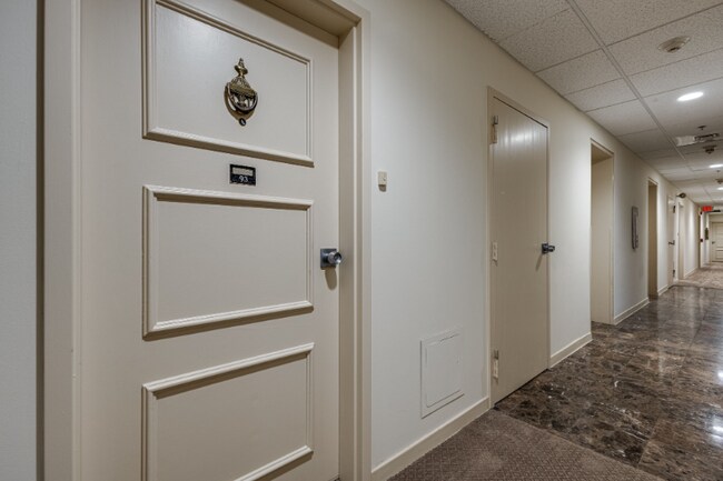 Building Photo - 105 Leake Ave