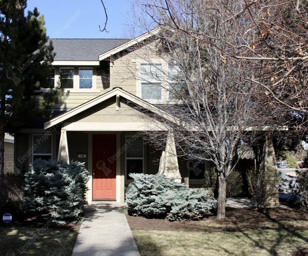 Foto principal - Furnished 2 BR home in Old Mill district