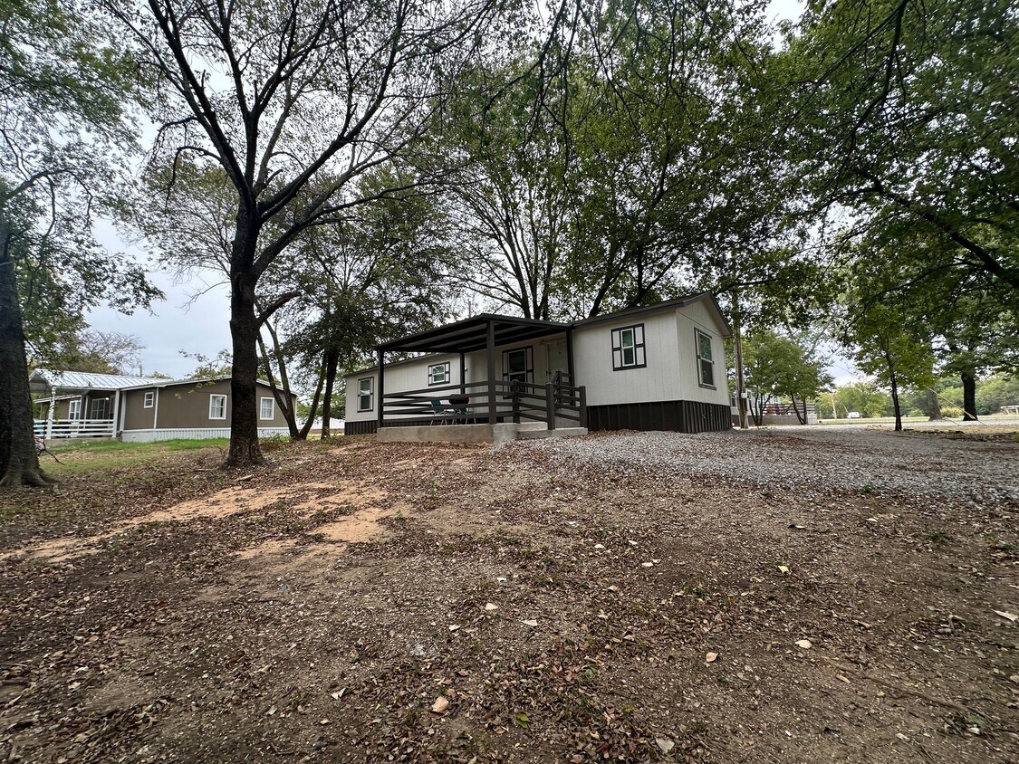 Building Photo - 13776 Holiday Park Dr