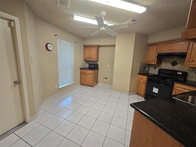 Foto del edificio - 10711 Forest Leaf Dr