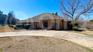 Building Photo - 10 Cypress Ct