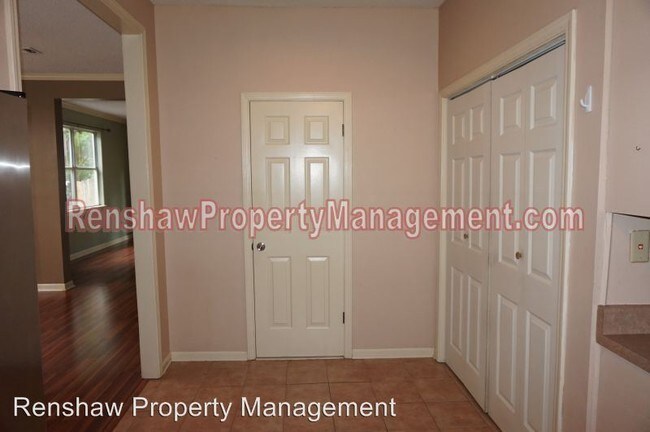 Building Photo - 720 Walnut Woods Cv N