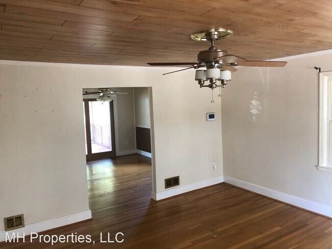 Foto del edificio - 3 br, 1.5 bath House - 6010 Falkirk Road