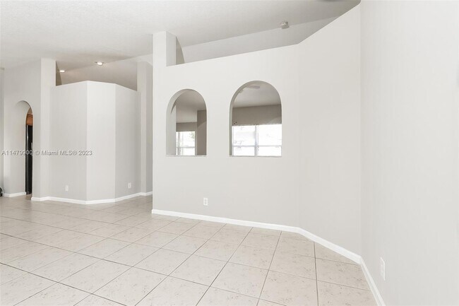 Foto del edificio - 451 SW Paar Dr