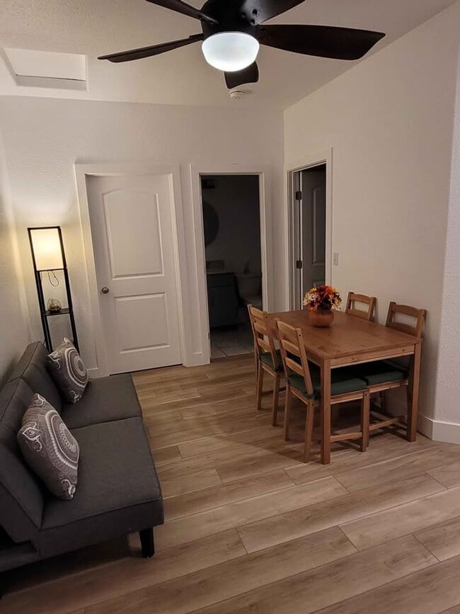 Building Photo - Newer Furnished Northwest ADU