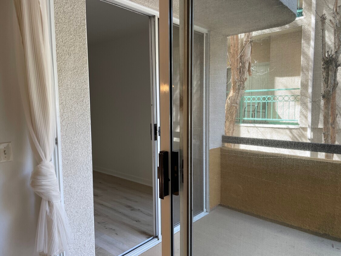 Foto principal - 525 S Berendo St