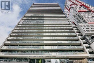 Building Photo - 330 Richmond St W