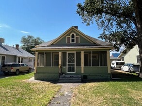 Building Photo - 927 Chipeta Ave