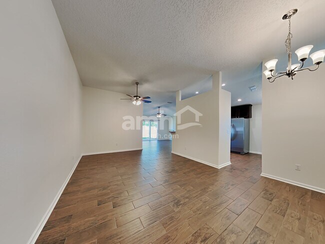 Foto del edificio - 1852 Woodland Glen Road