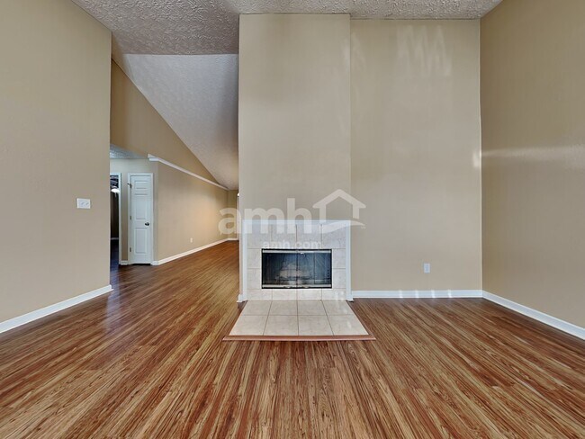 Foto del edificio - 1324 Hunters Way Ct