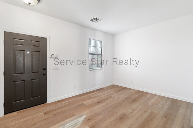 Foto del edificio - 7002 W Irwin Ave